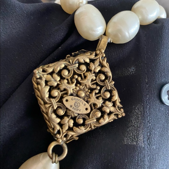 CHANEL GRIPOIX PENDANT 1984 - Picture 3 of 5